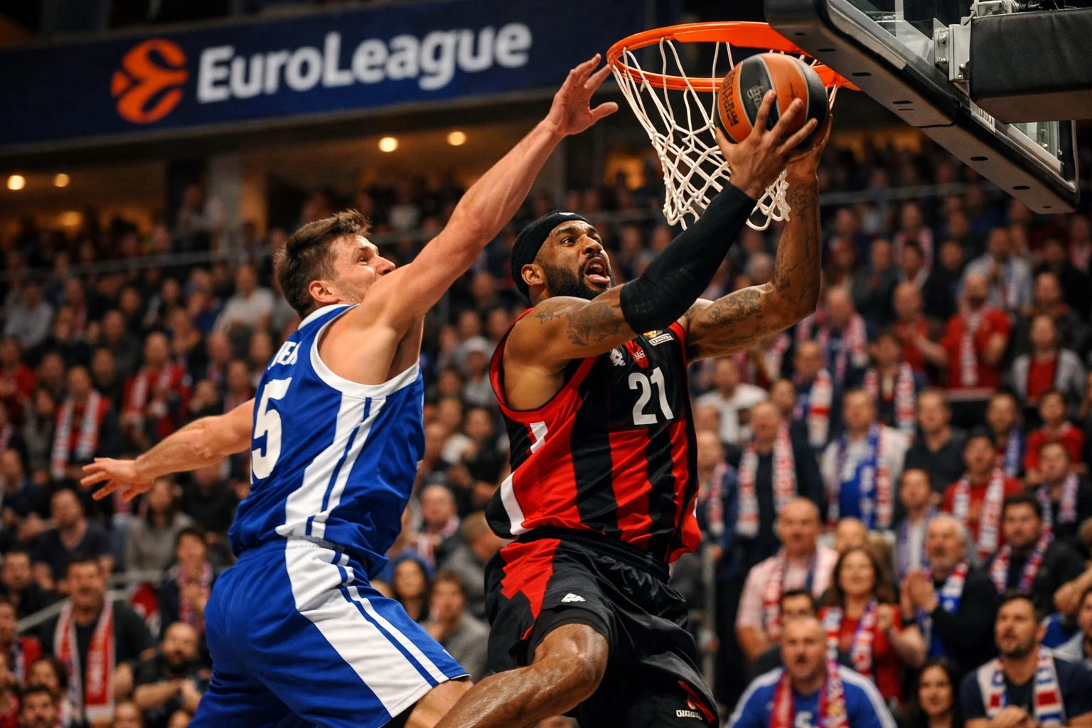 Spannende Spielszene bei einem EuroLeague-Basketballspiel in einer modernen europäischen Arena